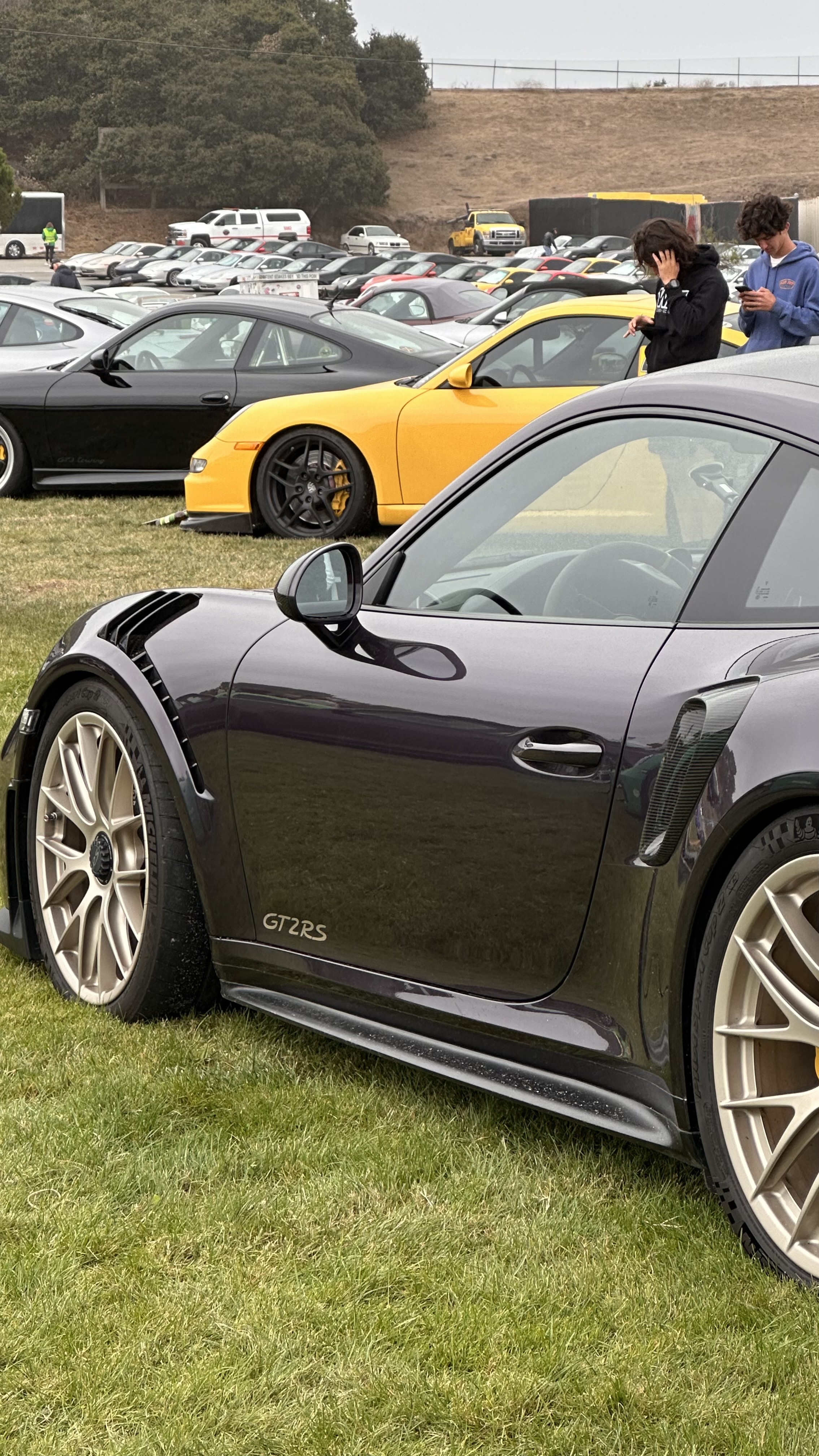 Campo de Porsches
