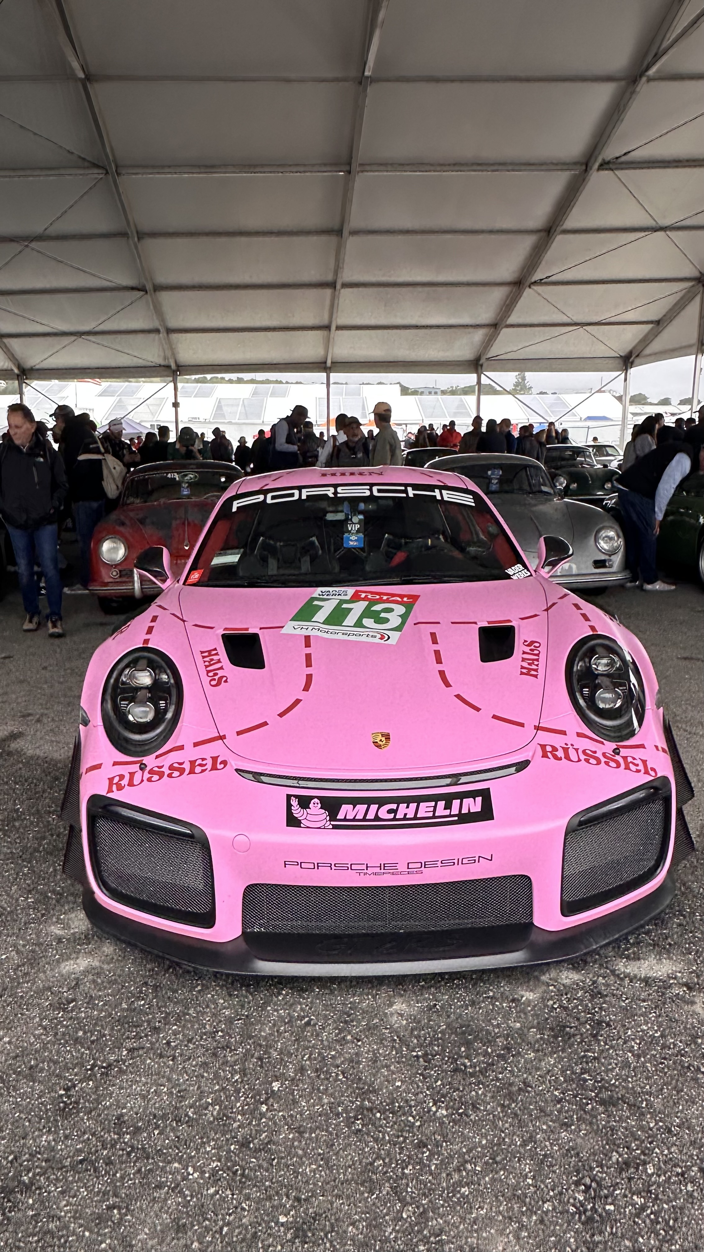 Porsche rosa no Rennsport